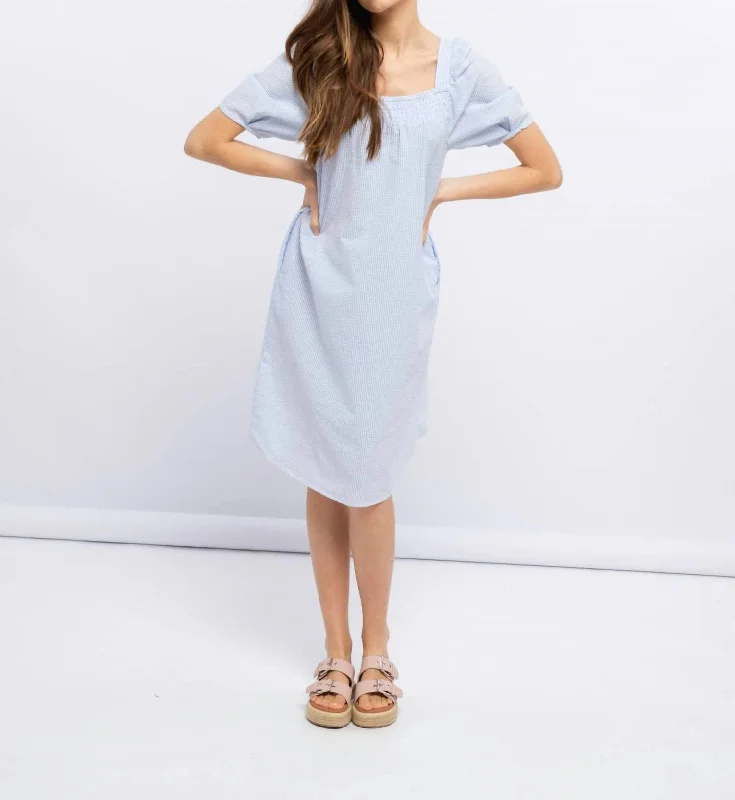 Women's Workout Garments Seersucker Dress In Blue