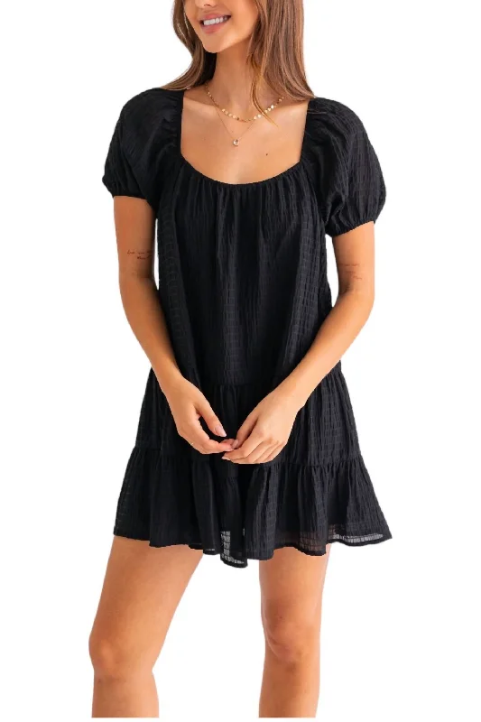 Workwear Fashion for Women Short Puff Sleeve Tiered Dress In Black