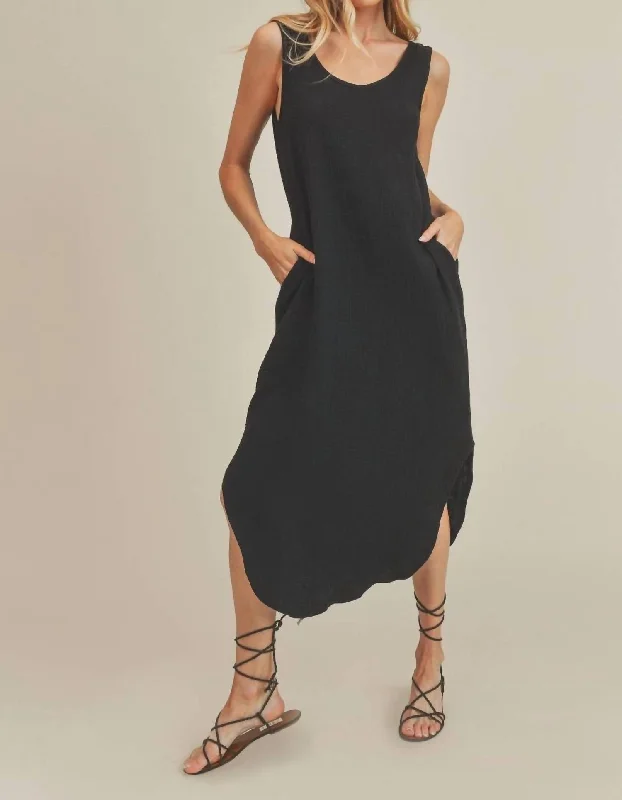 Premium Style Daisy Dress In Black