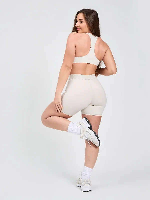 Yoga Apparel Designed For Movement At Lower Prices Bliss Butter Short 6" - Bone