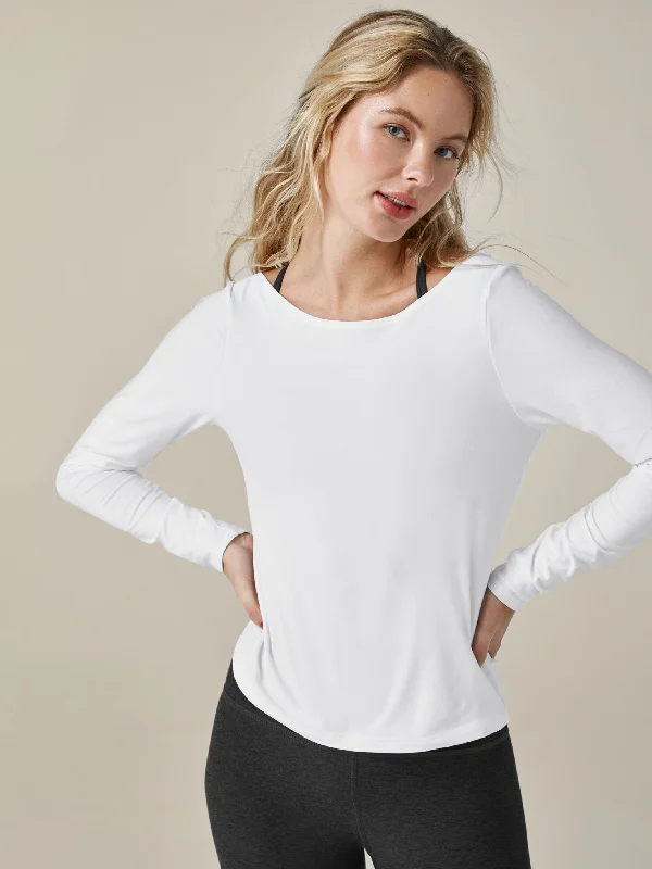 Look And Feel Your Best With Discounted Yoga Clothing Beyond Yoga Featherweight Shoulder It Pullover