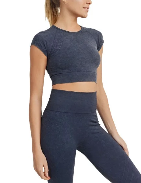 Upgrade Your Yoga Wardrobe For Less Waves and Crosses Seamless Raglan Crop Top AT2722 Black