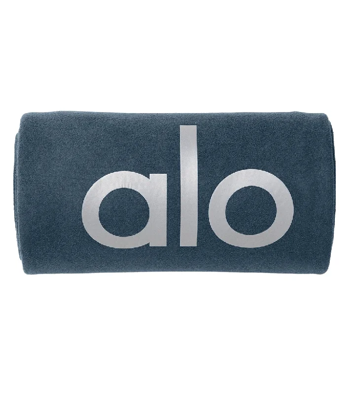 Find Balance With Discounted Yoga Essentials Alo Yoga Grounded No-Slip Mat Towel Eclipse