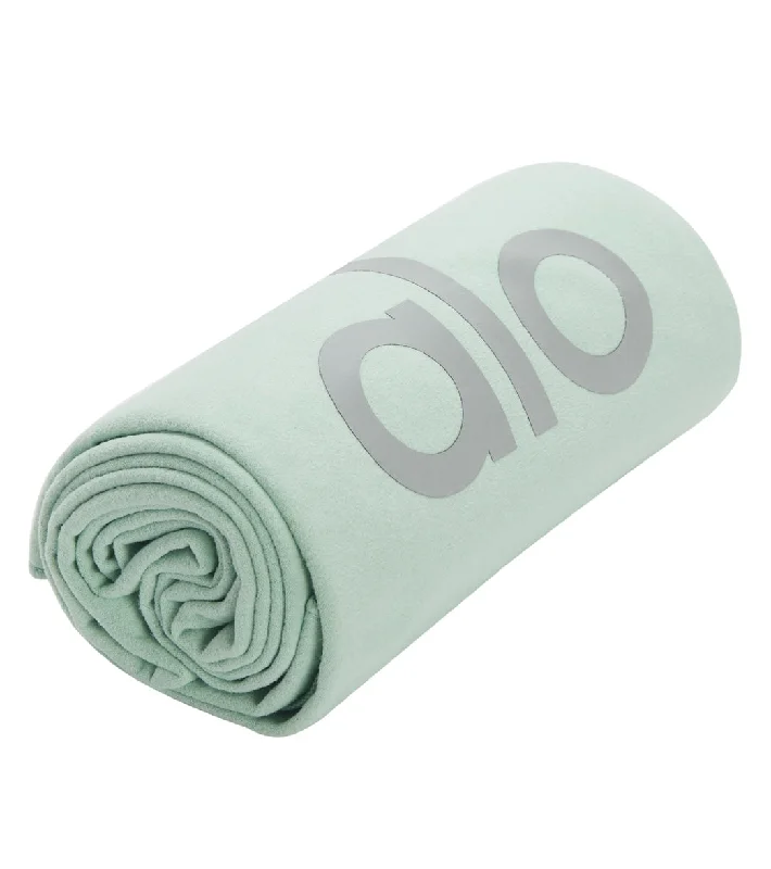 Perfect Your Pose With Top Yoga Accessories At Lower Prices Alo Yoga Grounded No-Slip Mat Towel Honeydew