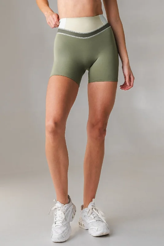 Embrace Comfort With Yoga Wear On Sale Vitality Pulse™ Hue Volley Short - Sea Serpent